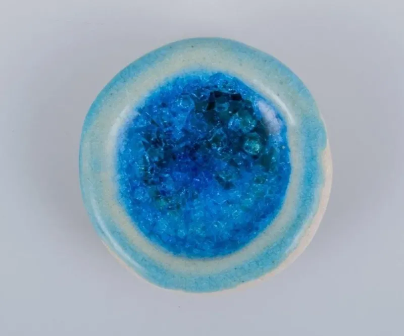 Pamono Brooches in Glazed Stoneware in Different Colors from Ole Bjørn Krüger, 1960s, Set of 7> Brooches