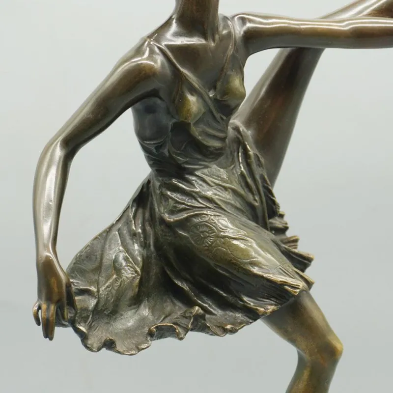 Pamono Bruno Zach, Art Deco High Kick Sculpture, 1920s-1940s, Bronze
