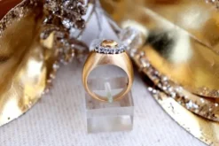 Pamono Brushed Gold Ring with Diamonds in Brilliant Cut><noscript><img width=