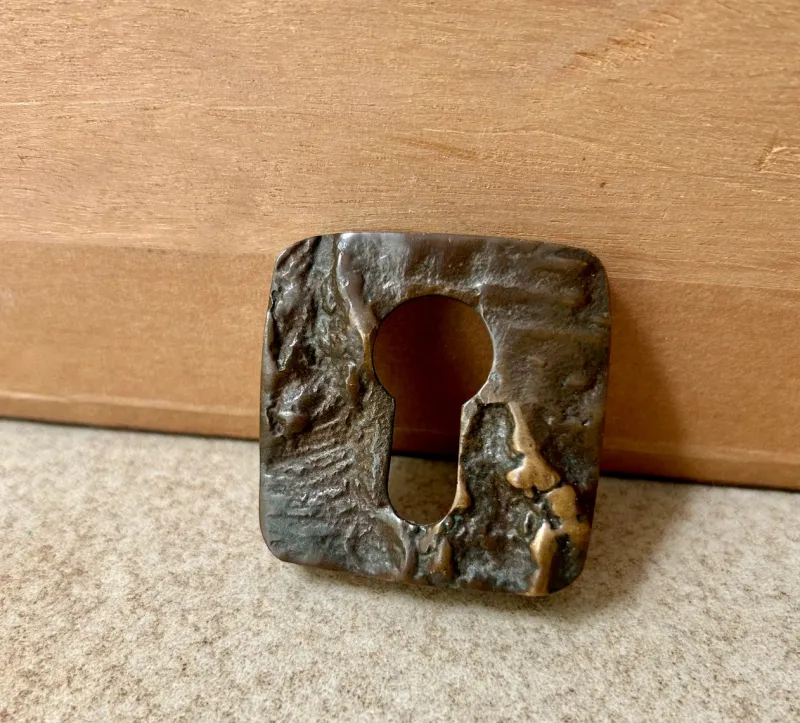 Online Pamono Brutalist Sculptural Door Handle and Key Plate in Tree Bark Textured Bronze, West Germany, 1970s, Set of 2