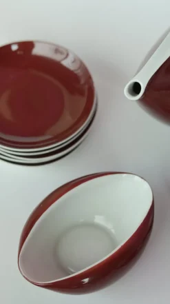 Best Pamono Burgundy Porcelain Coffee Service by Lubomir Tomaszewski for Dorota ZPS Ćmielów Ceramics, 1962, Set of 15