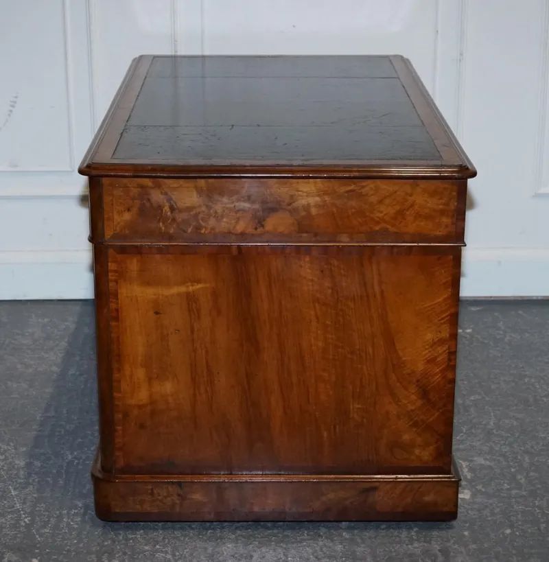 Pamono Burr Walnut Twin Pedestal Desk from Royal Druce & Co., London, United Kingdom, 1840s> Desks
