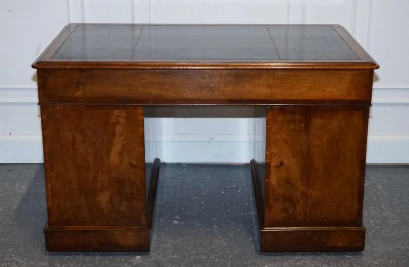Pamono Burr Walnut Twin Pedestal Desk from Royal Druce & Co., London, United Kingdom, 1840s> Desks
