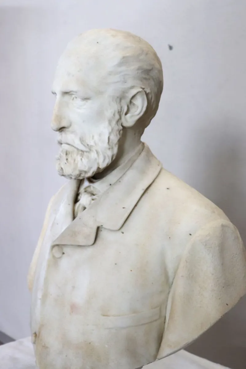 Clearance Pamono Bust of a Gentleman, 19th Century, White Marble Sculpture