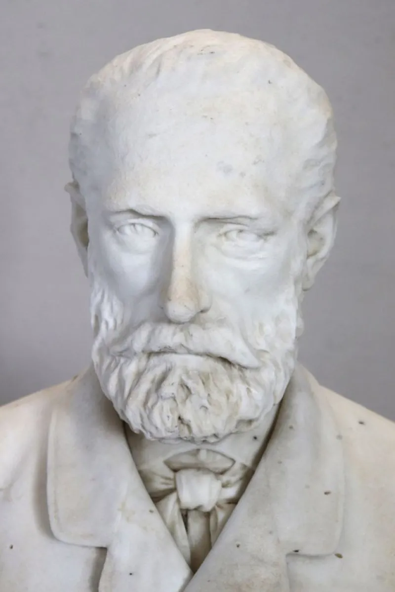 Clearance Pamono Bust of a Gentleman, 19th Century, White Marble Sculpture