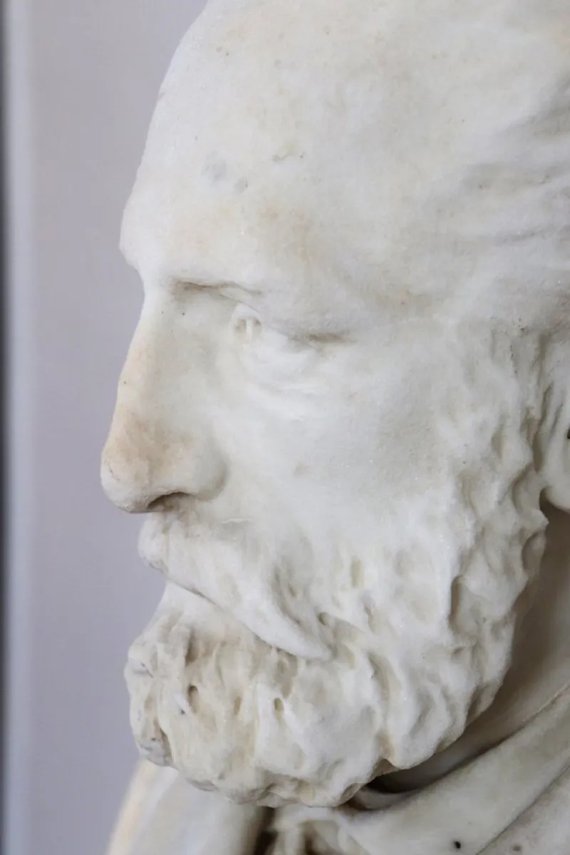Clearance Pamono Bust of a Gentleman, 19th Century, White Marble Sculpture