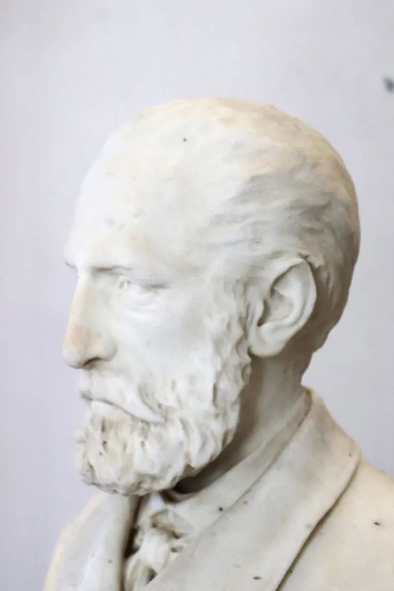 Clearance Pamono Bust of a Gentleman, 19th Century, White Marble Sculpture