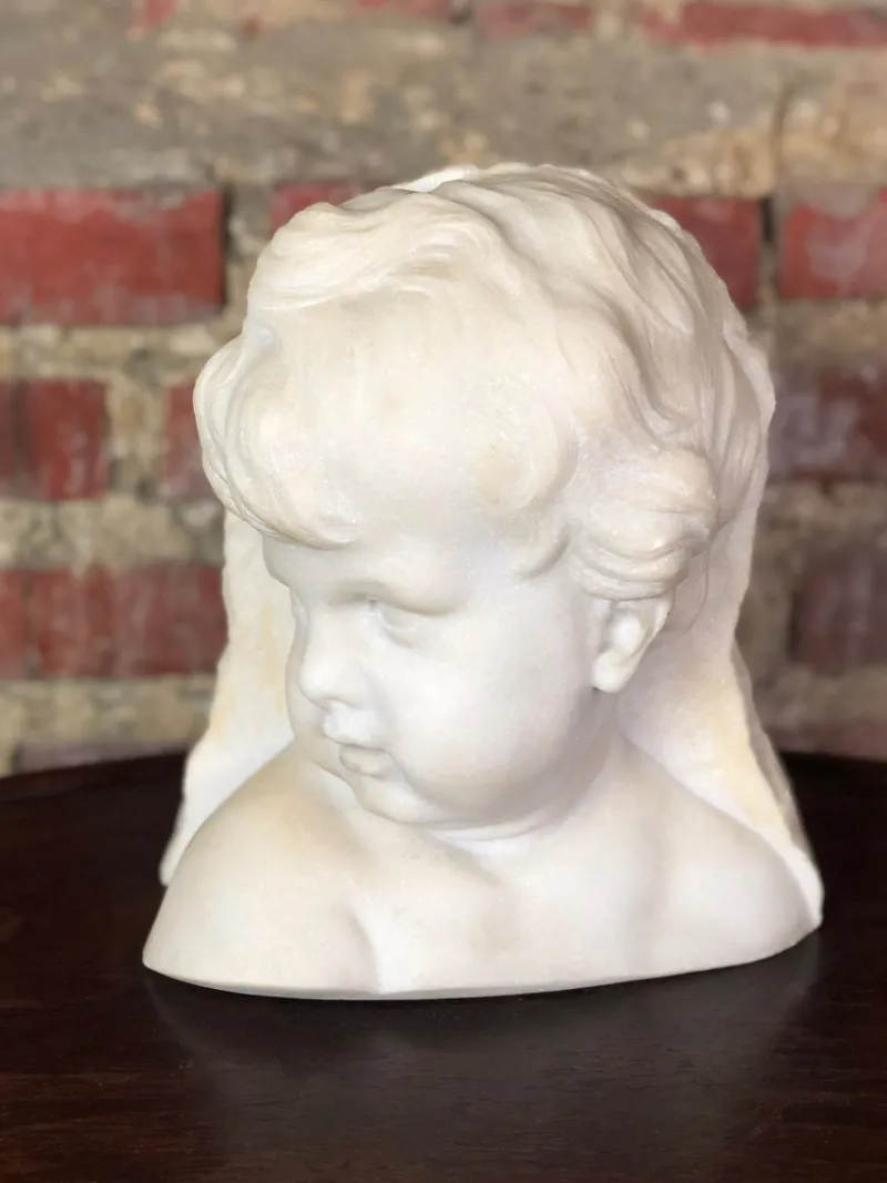 Online Pamono Bust of Putto or Little Girl in White Carrara Marble, 1940s