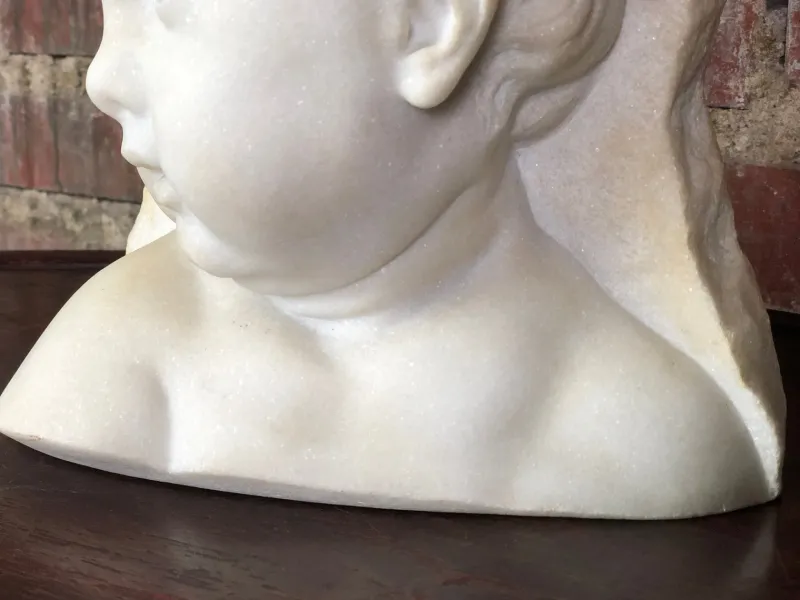 Online Pamono Bust of Putto or Little Girl in White Carrara Marble, 1940s