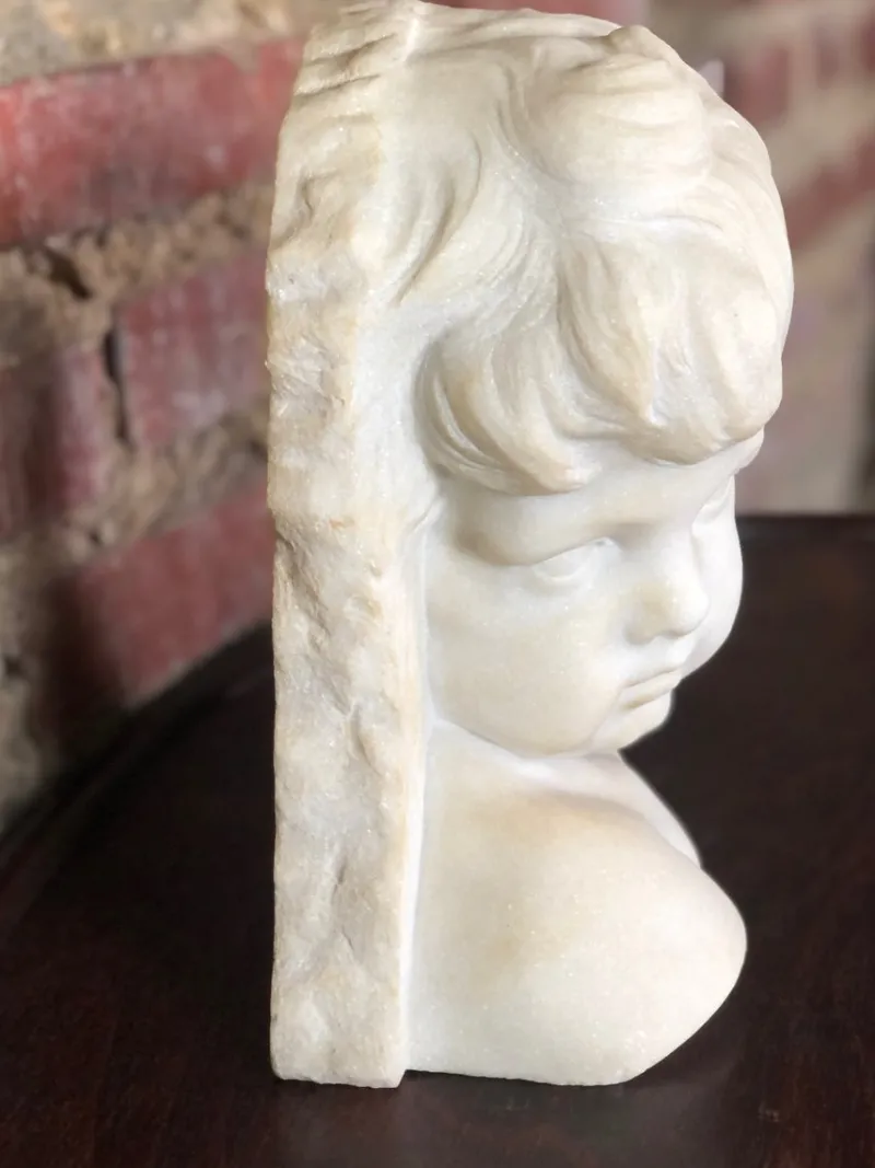 Online Pamono Bust of Putto or Little Girl in White Carrara Marble, 1940s