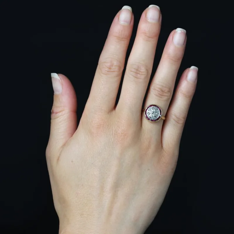 Pamono Calibrated Red Gems Diamonds 18 Karat Yellow Gold Round Ring, 1920s> Rings