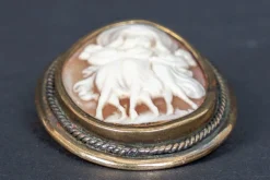 Hot Pamono Cameo Representing the Three Graces Brooch Pendant in Gilded Metal, 1890s