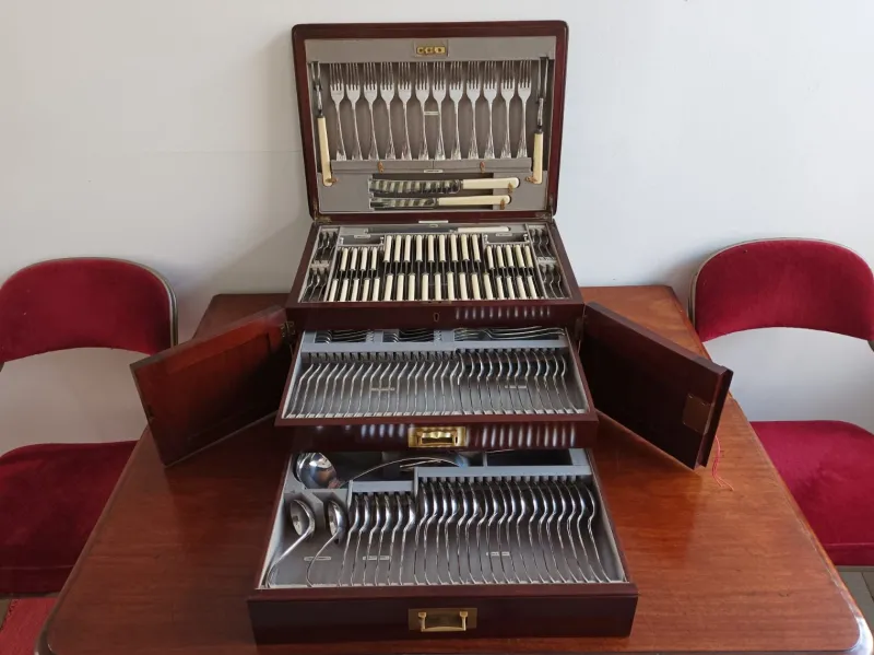 Pamono Canteen of Cutlery from James & William Laing, 1890s, Set of 149> Cutlery & Serving Utensils