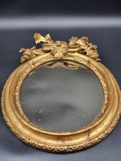 Pamono Carved and Gilded Oval Framed Mirror, 1700><noscript><img width=