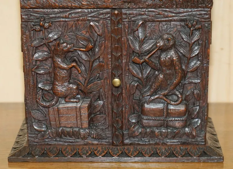 Best Pamono Carved Black Forest Wood Smoking Pipe Cabinet Box, 1870s