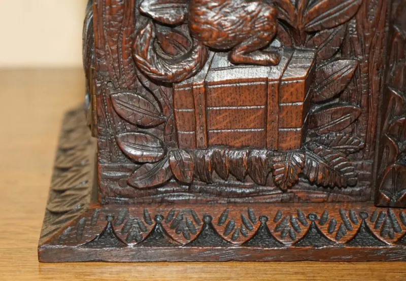Best Pamono Carved Black Forest Wood Smoking Pipe Cabinet Box, 1870s