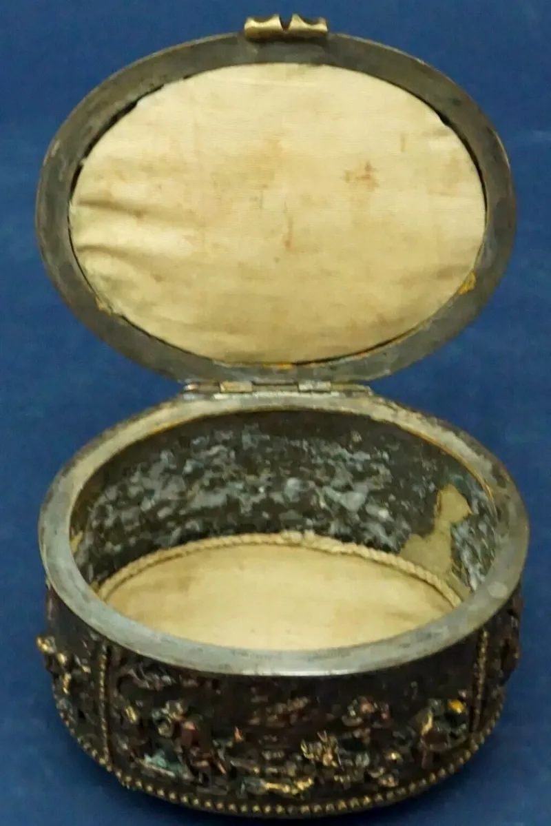 Sale Pamono Carved Bronze Bas-Relief Jewelry Box or Tobacco Holder, France, 19th Century
