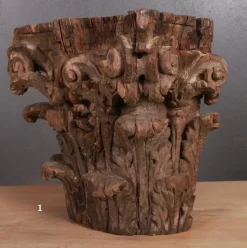 Pamono Carved Capitals, 1750s, Set of 2><noscript><img width=