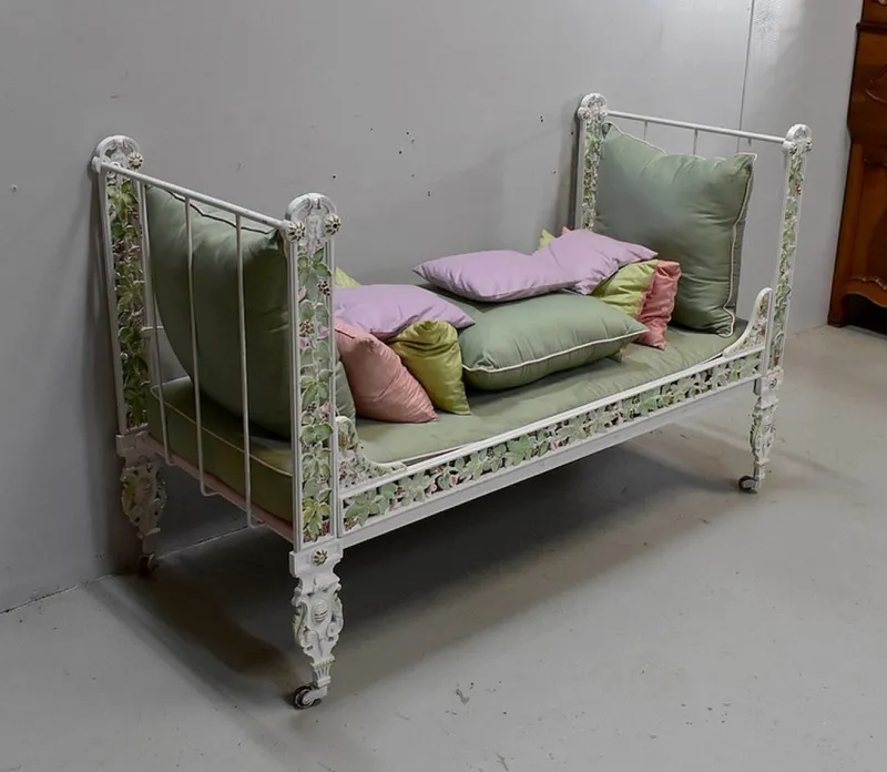 Pamono Cast Iron Bench Bed, 1900s> Worktables & Workbenches