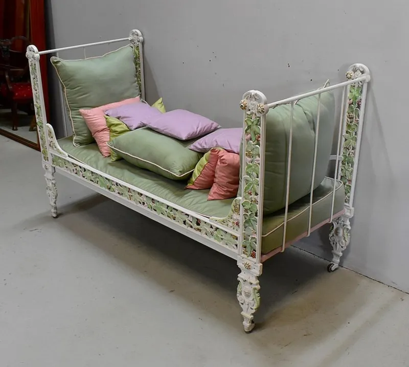 Pamono Cast Iron Bench Bed, 1900s> Worktables & Workbenches