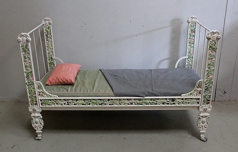 Pamono Cast Iron Bench Bed, 1900s> Worktables & Workbenches