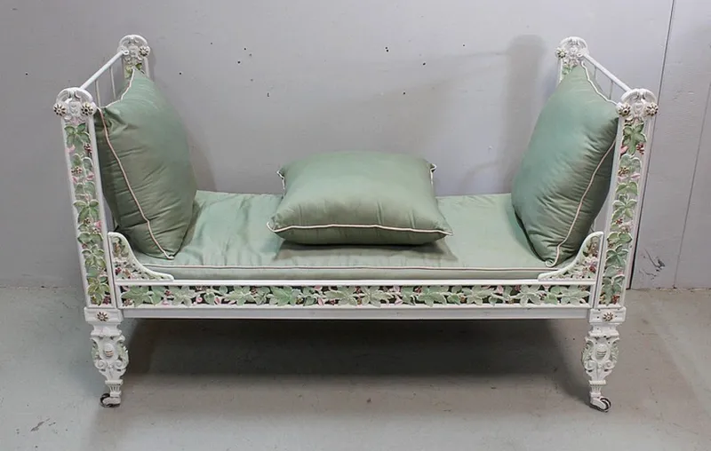 Pamono Cast Iron Bench Bed, 1900s> Worktables & Workbenches