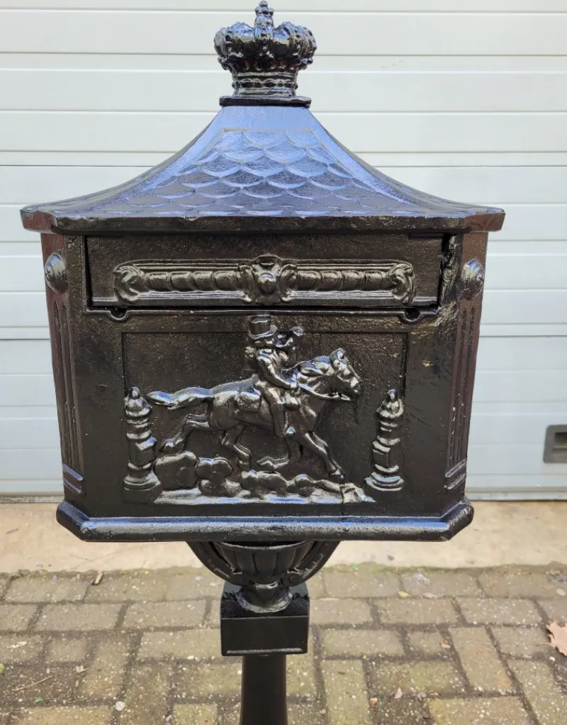 Pamono Cast Iron English Mailbox Letterbox on Leg Black