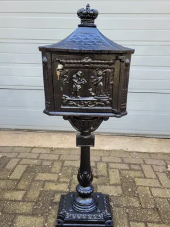 Pamono Cast Iron English Mailbox Letterbox on Leg Black
