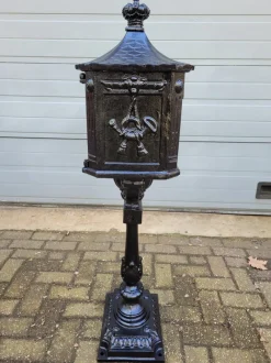 Pamono Cast Iron English Mailbox Letterbox on Leg Black