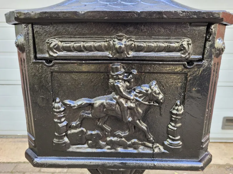 Pamono Cast Iron English Mailbox Letterbox on Leg Black