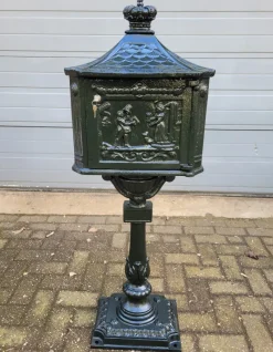 Pamono Cast Iron English Mailbox Letterbox on Leg Green><noscript><img width=
