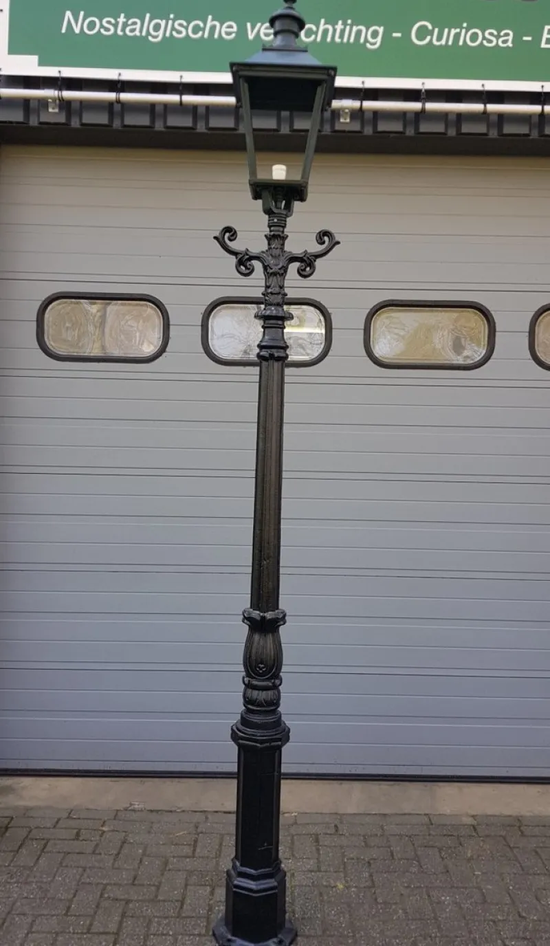 Pamono Cast Iron Lamp Post Doetinchem with Cast Iron Square Lantern> Garden Lighting