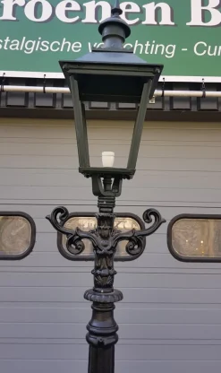 Pamono Cast Iron Lamp Post Doetinchem with Cast Iron Square Lantern> Garden Lighting