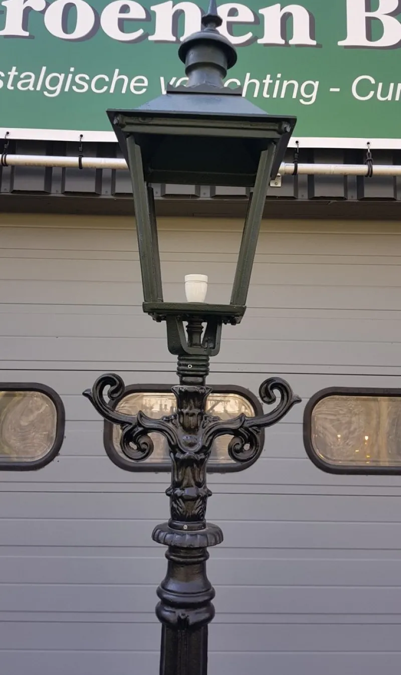 Pamono Cast Iron Lamp Post Doetinchem with Cast Iron Square Lantern> Garden Lighting