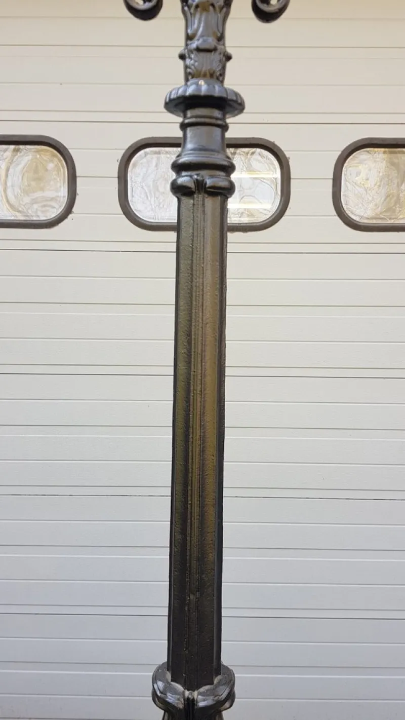 Outlet Pamono Cast Iron Lamp Post Doetinchem with Round Copper Lantern