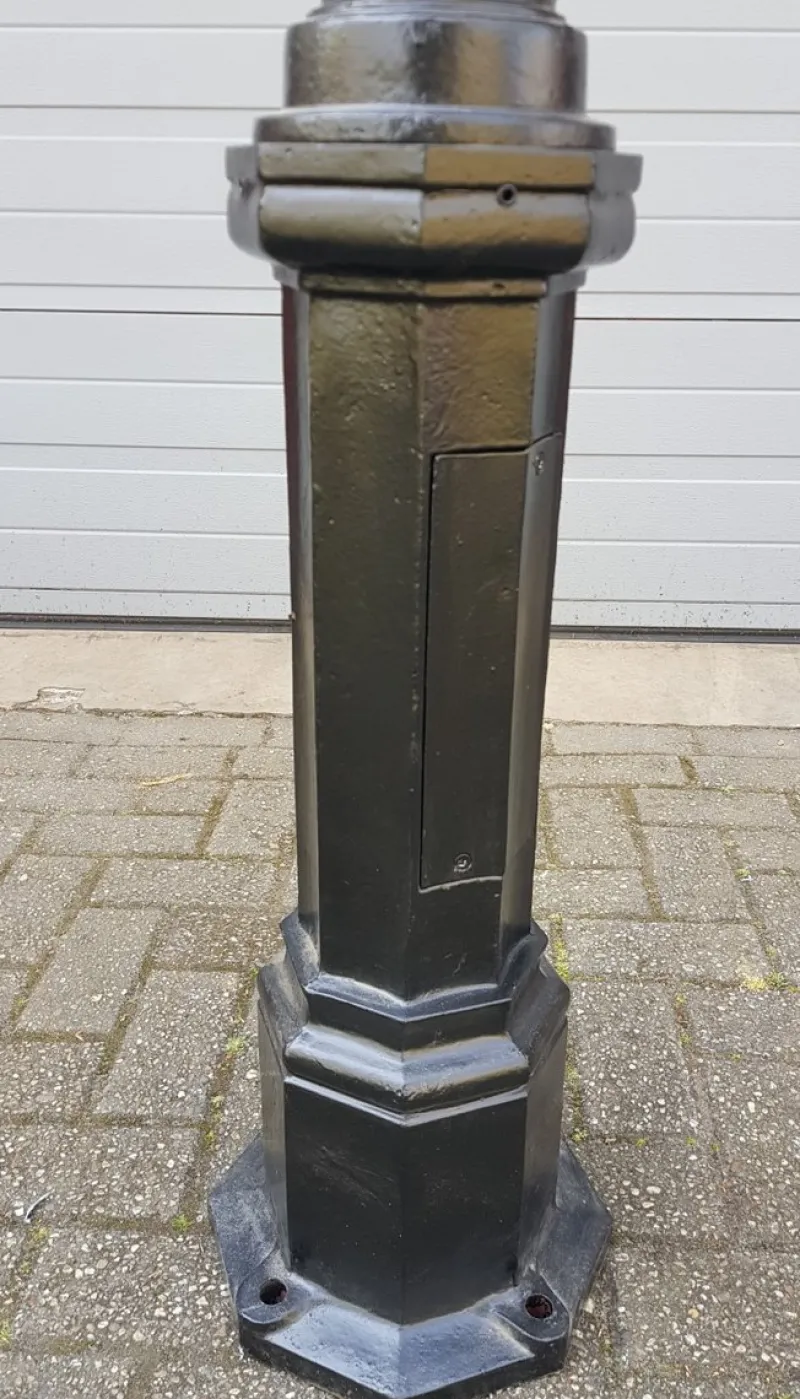 Outlet Pamono Cast Iron Lamp Post Doetinchem with Round Copper Lantern