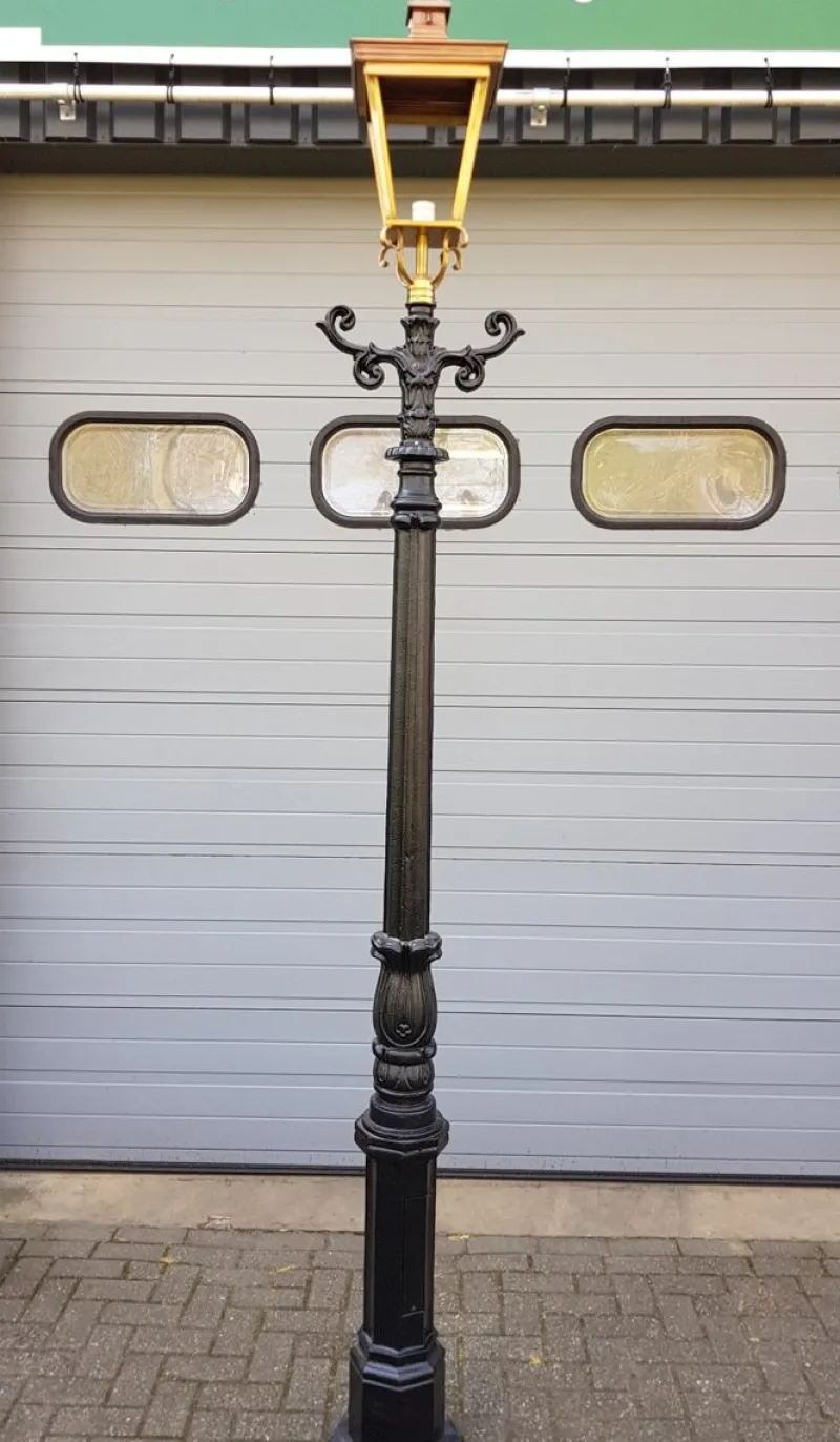 Pamono Cast Iron Lamp Post Doetinchem with Copper Square Lantern> Garden Lighting