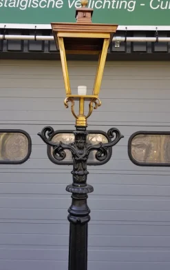 Pamono Cast Iron Lamp Post Doetinchem with Copper Square Lantern> Garden Lighting