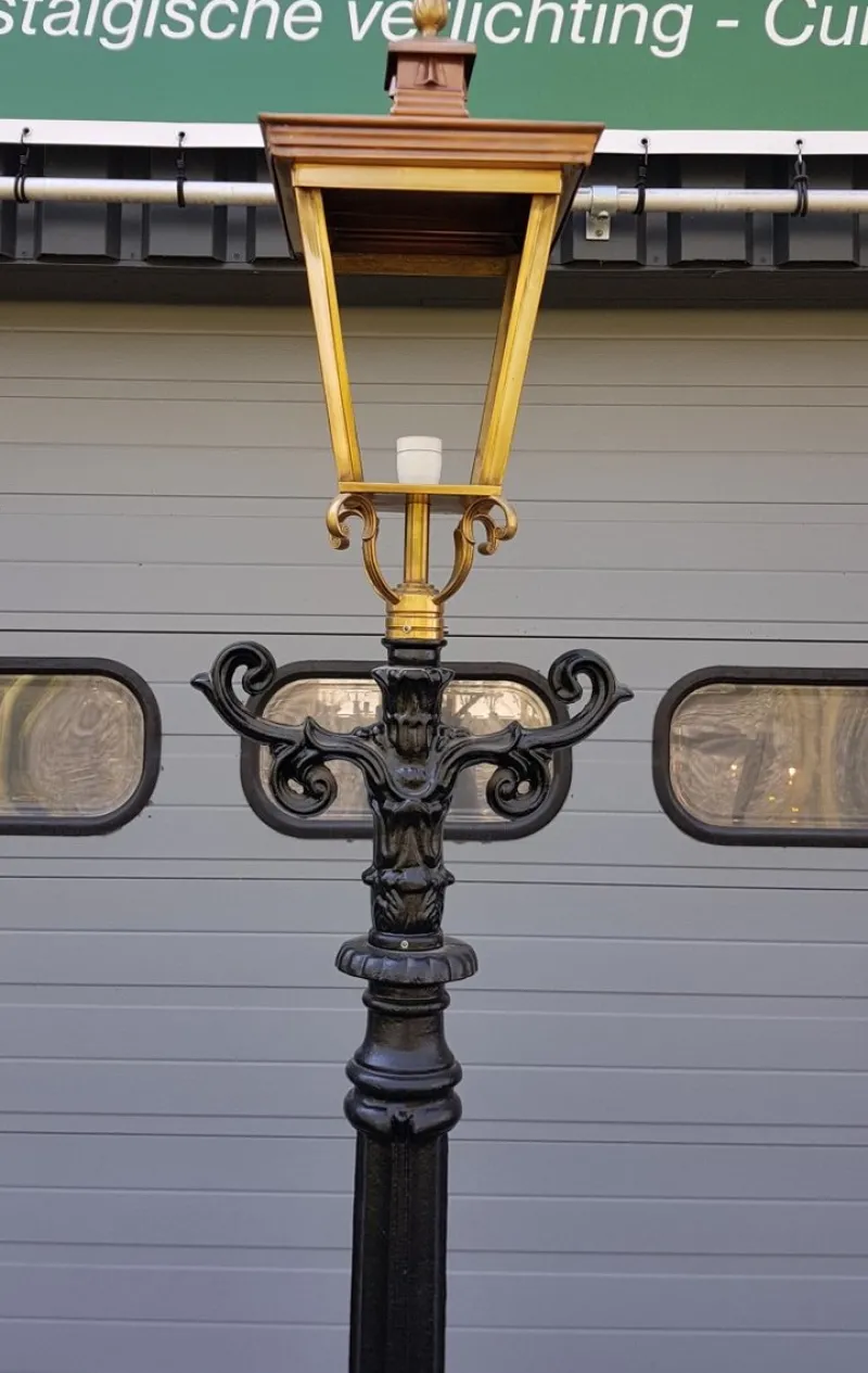 Pamono Cast Iron Lamp Post Doetinchem with Copper Square Lantern> Garden Lighting