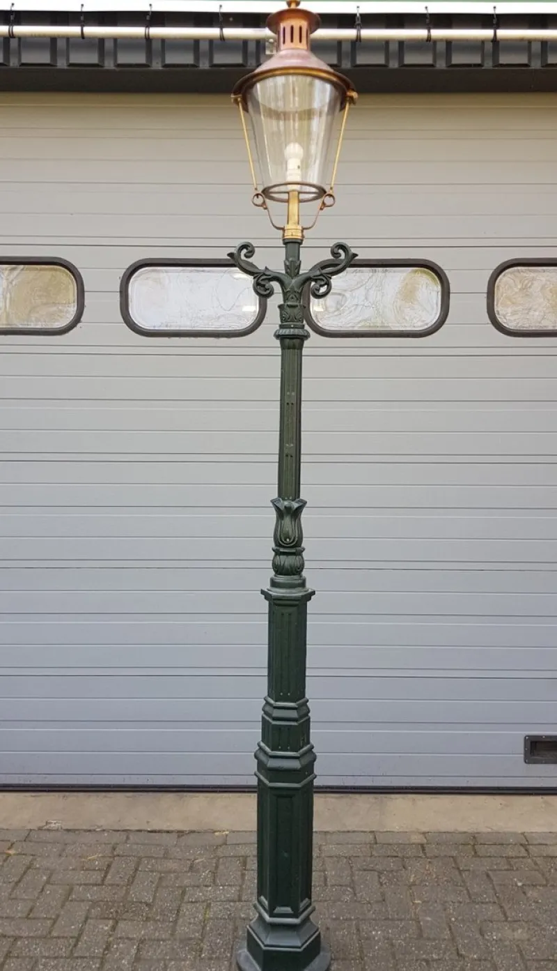 Pamono Cast Iron Lamp Post M2 with Round Copper Lantern> Garden Lighting