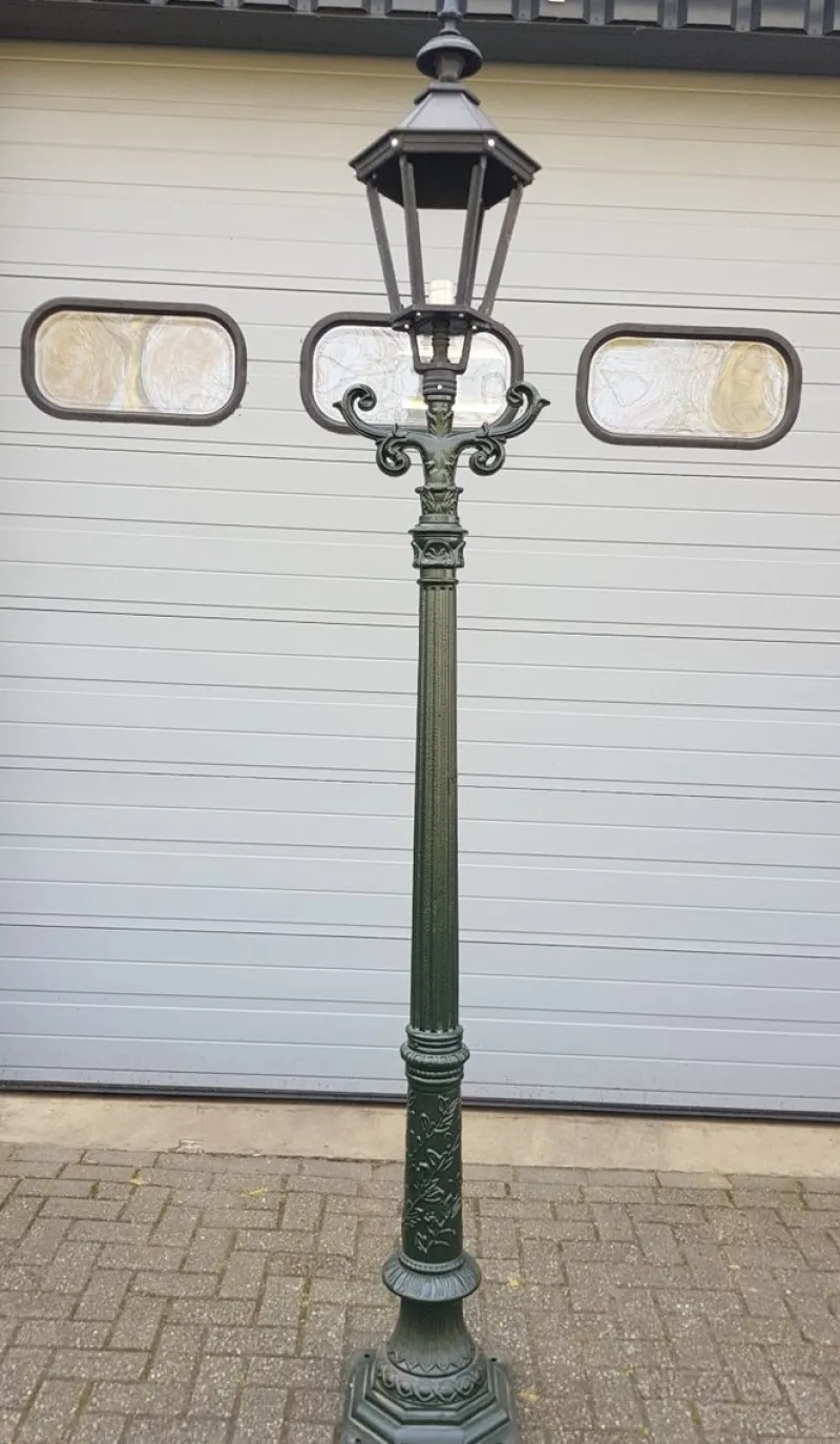 Pamono Cast Iron Lamp Post Romantica with Hexagon Cast Iron Lantern> Garden Lighting