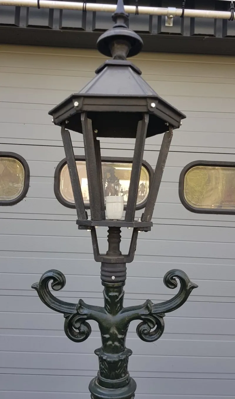 Pamono Cast Iron Lamp Post Romantica with Hexagon Cast Iron Lantern> Garden Lighting