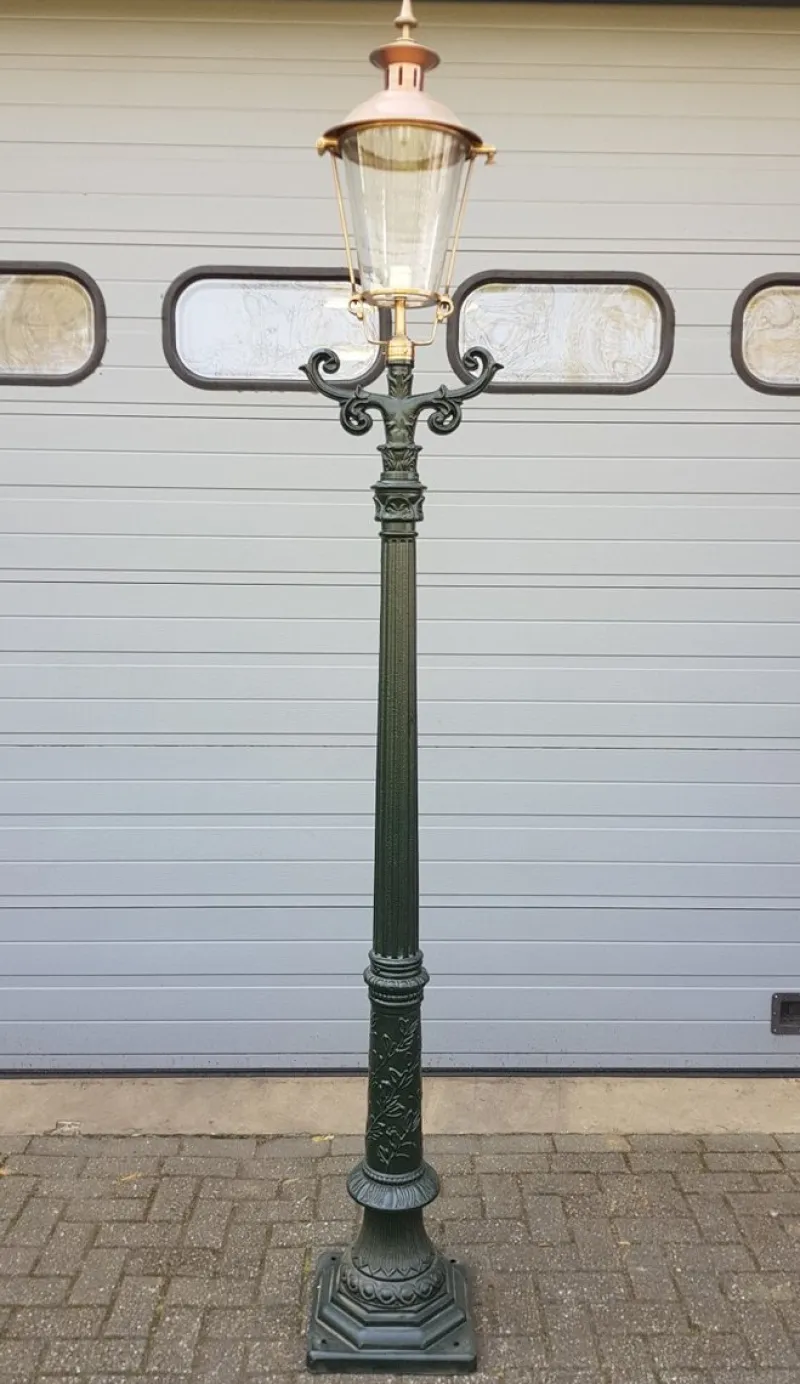 Pamono Cast Iron Lamp Post Romantica with Round Copper Lantern> Garden Lighting