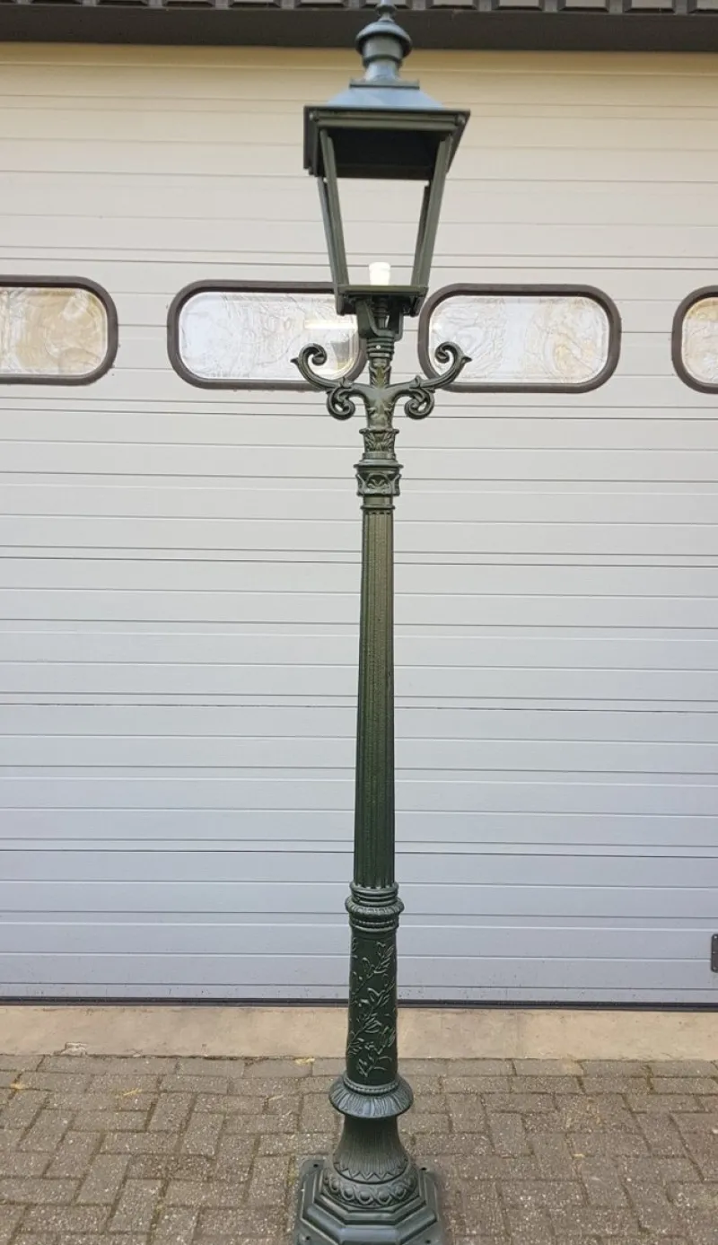 Pamono Cast Iron Lamp Post Romantica with Square Cast Iron Lantern> Garden Lighting