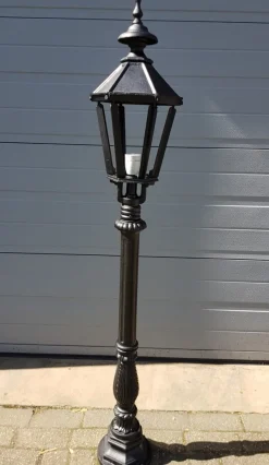Pamono Cast Iron Lamp Post with Hexagon Cast Iron Lantern> Garden Lighting