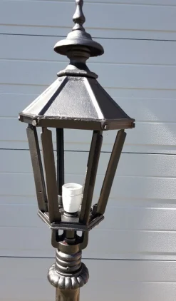 Pamono Cast Iron Lamp Post with Hexagon Cast Iron Lantern> Garden Lighting