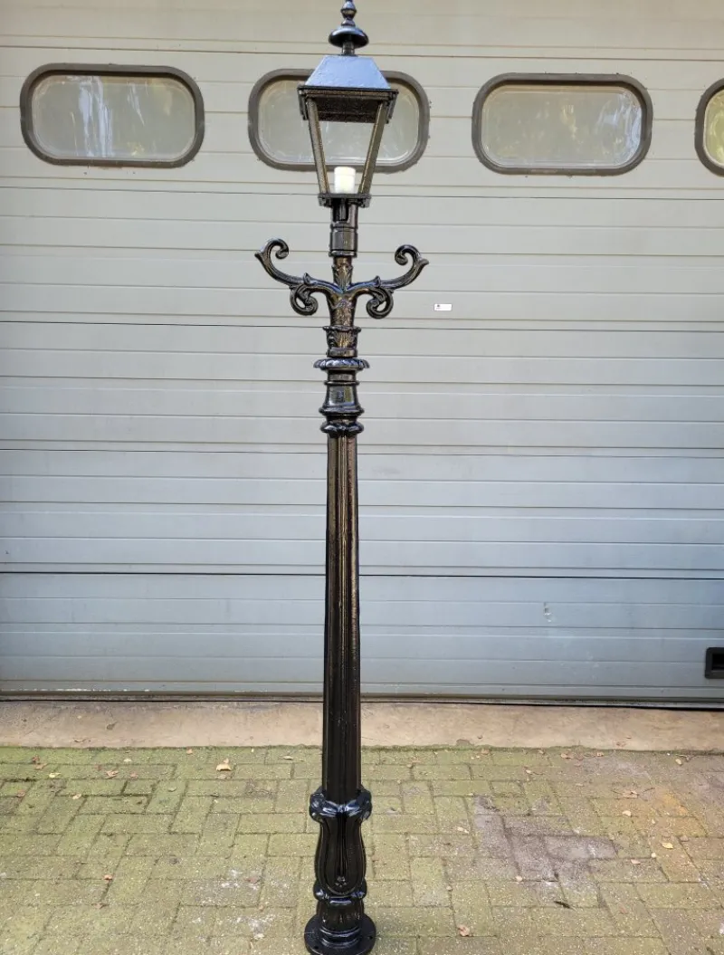 Pamono Cast Iron Lamp with Square Cast Iron Lantern> Garden Lighting