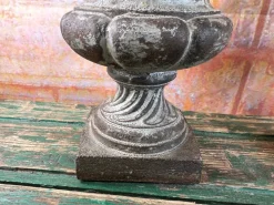 Outlet Pamono Cast Iron Medici Vases, 1864, Set of 2