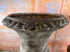 Outlet Pamono Cast Iron Medici Vases, 1864, Set of 2