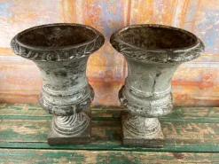 Outlet Pamono Cast Iron Medici Vases, 1864, Set of 2
